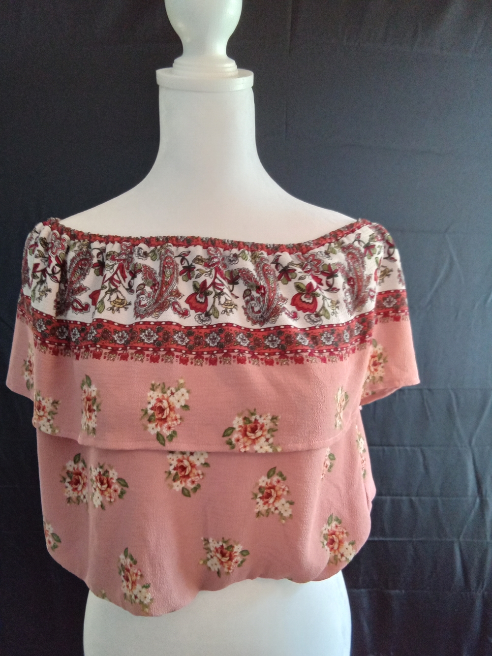 Boho Off-Shoulder Pink Floral Top‎ Cropped